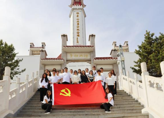 追尋狼牙山足跡，鑄牢黨員信仰根基——保定理工學(xué)院教育學(xué)院走進(jìn)狼牙山開展“行走的大思政課”