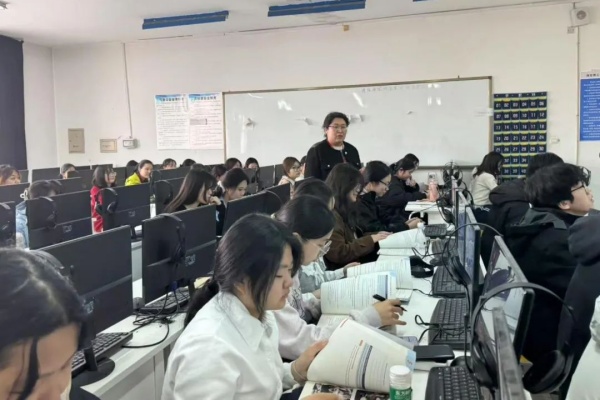 培根鑄魂擔使命，啟智潤心育新人?———“書記進課堂”共促教學質量提升