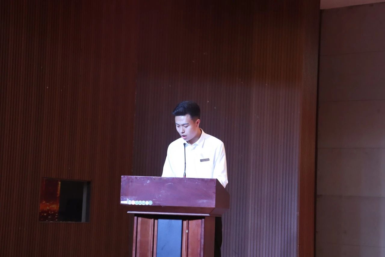 “崇德尚學揚師道，鋒華正茂育新人”三月份教育學院表彰大會