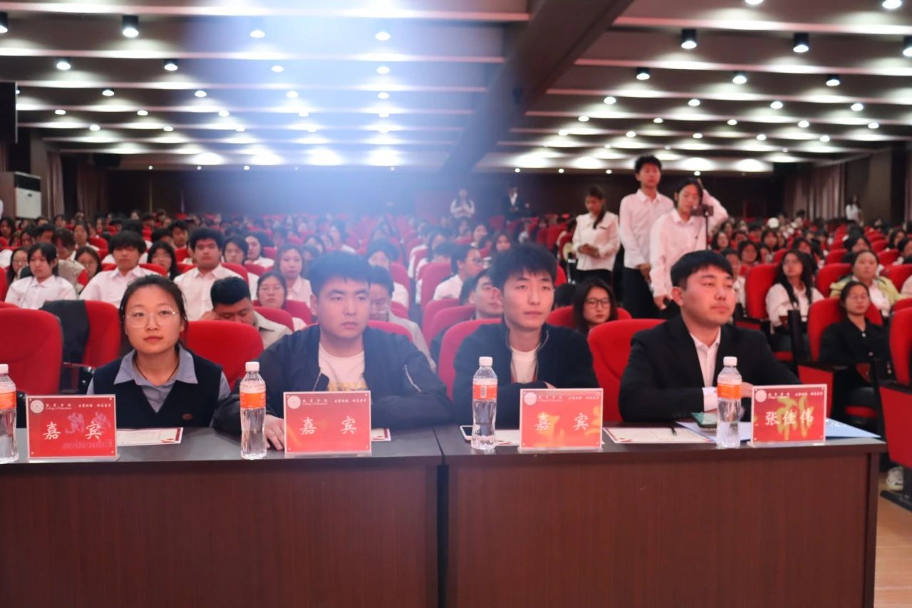 “崇德尚學(xué)揚師道，鋒華正茂育新人”三月份教育學(xué)院表彰大會