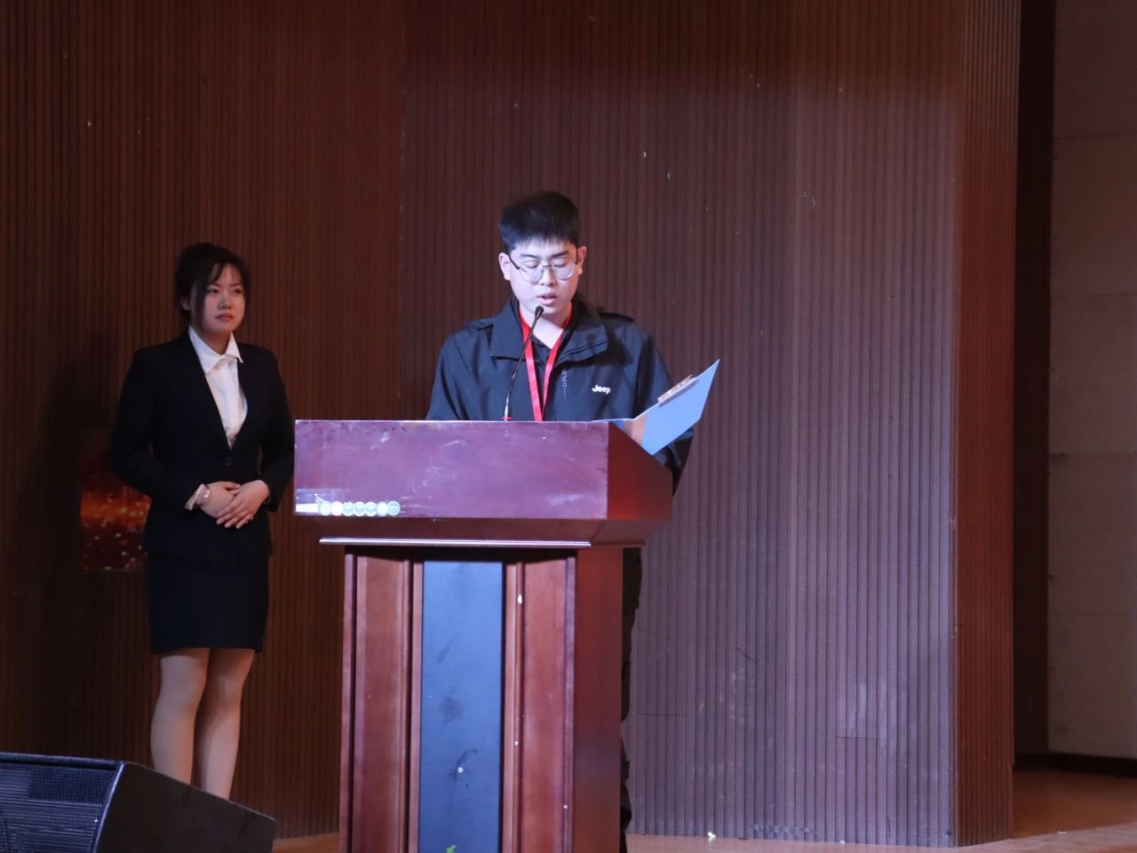 “崇德尚學(xué)揚師道，鋒華正茂育新人”三月份教育學(xué)院表彰大會