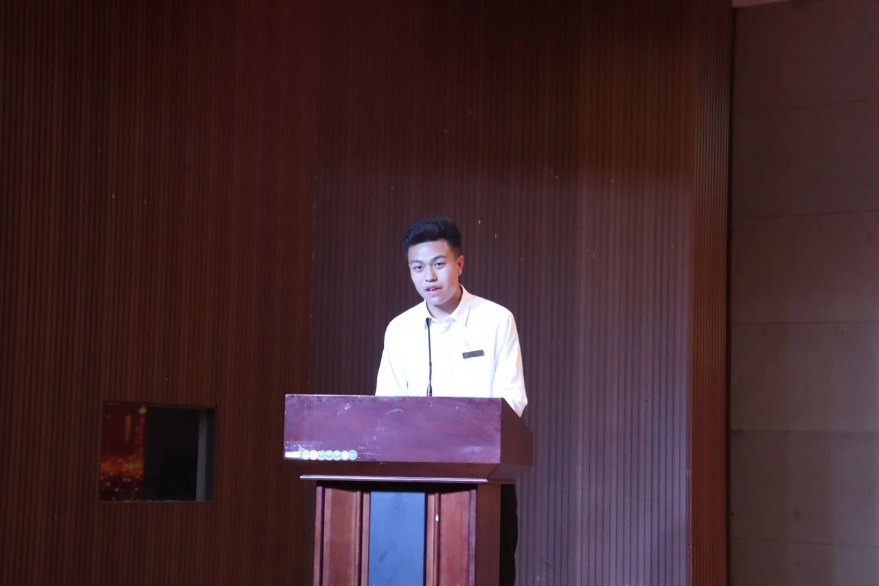 “崇德尚學(xué)揚師道，鋒華正茂育新人”三月份教育學(xué)院表彰大會