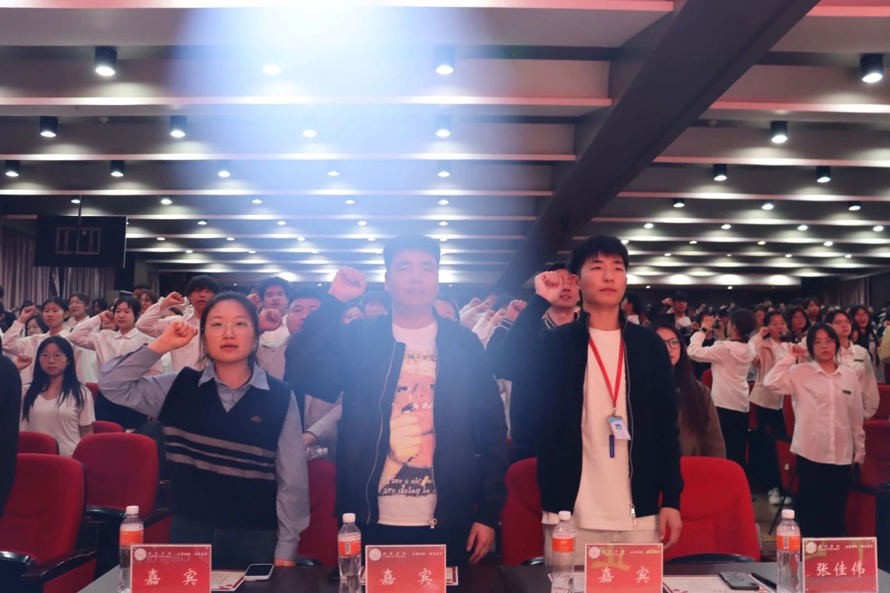 “崇德尚學(xué)揚師道，鋒華正茂育新人”三月份教育學(xué)院表彰大會