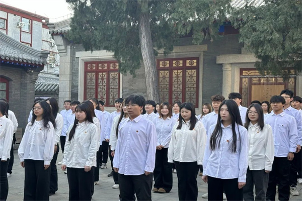 保定理工學院經濟學院舉行2024年新發展團員入團儀式暨留法勤工儉學運動紀念館主題教育活動