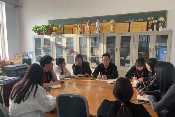 從思到行，解鎖輔導員科研新境界?——?輔導員科研能力思與行培訓會圓滿舉行