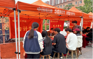 我校舉辦“簡歷義診助力職場起航” 就業(yè)指導(dǎo)活動