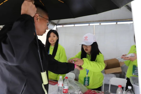 熱血青春助跑未來”——保定理工學(xué)院藝術(shù)學(xué)院志愿者為長城汽車智慧工廠半馬蓄勢添彩