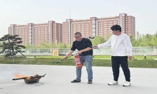 消防演練|保定理工學院|管理學院|生命至上，以練筑防