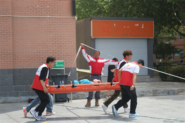 保定理工學(xué)院康復(fù)醫(yī)學(xué)院與保定市紅十字會(huì)聯(lián)合舉辦2025年地震災(zāi)害應(yīng)急救援綜合演練