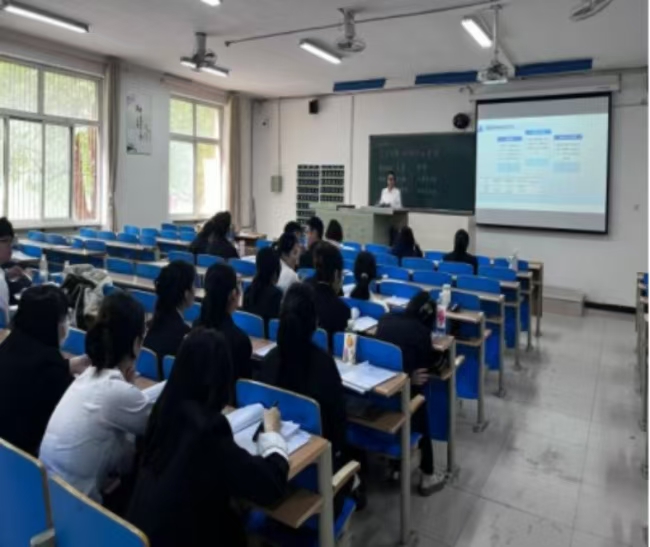 我校全面開展 2025屆畢業論文（設計）答辯巡查工作