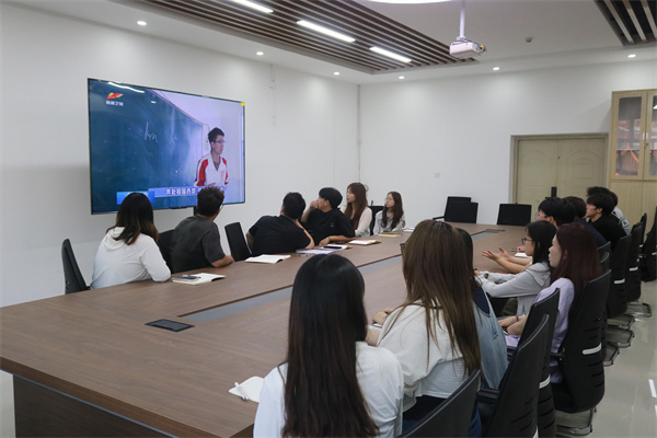 【黨心凝聚，團建生輝】保定理工學院經濟學院學習習近平總書記給謝依特小學戍邊支教西部計劃志愿者服務隊隊員回信精神專題學習活動