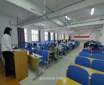 資源與工程技術(shù)學(xué)院 嚴(yán)把質(zhì)量關(guān)答辯展風(fēng)采