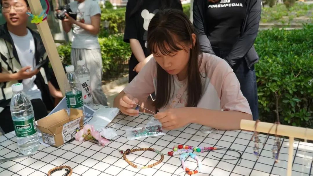 青春校園|“文”彩飛揚，“創”意無限！保定理工學院文創市集圓滿收官