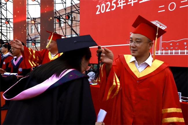 執青春之筆書華章 攜母校之盼赴遠方——保定理工學院2025屆畢業典禮圓滿落幕