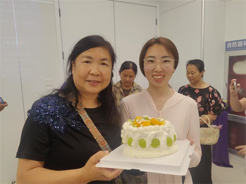 校園尋跡承師韻，家校同銘畢業情