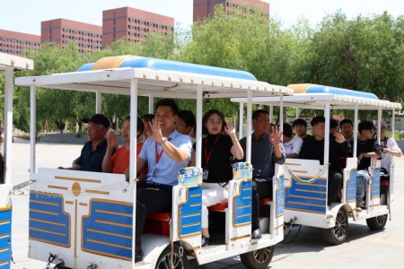 “家校藝站，共赴新程”藝術學院2025屆畢業典禮暨家長接待日圓滿舉行