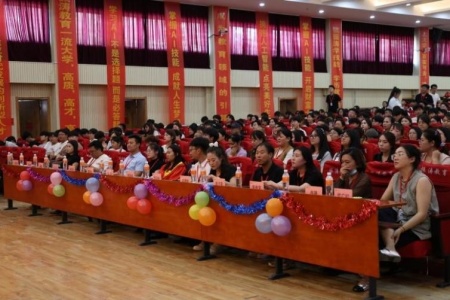 “撥穗正冠 禮成芳華”藝術學院2025屆畢業典禮暨學位授予儀式完美收官