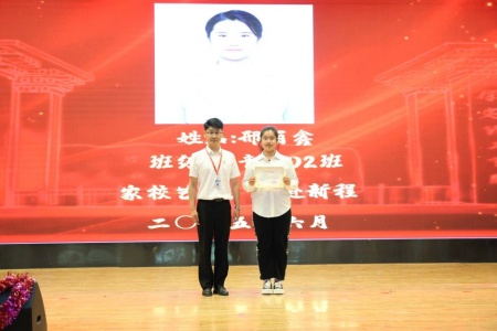 “撥穗正冠 禮成芳華”藝術學院2025屆畢業典禮暨學位授予儀式完美收官