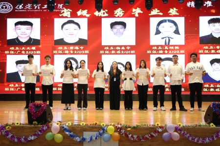 “撥穗正冠 禮成芳華”藝術學院2025屆畢業典禮暨學位授予儀式完美收官