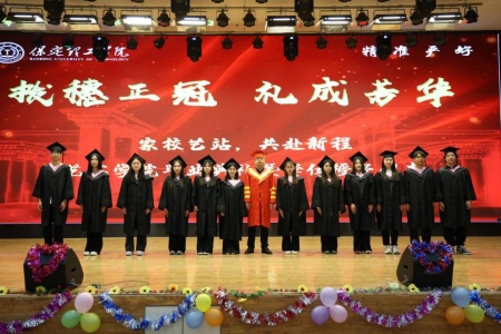 “撥穗正冠 禮成芳華”藝術學院2025屆畢業典禮暨學位授予儀式完美收官