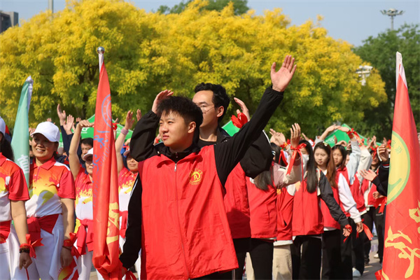 經(jīng)濟(jì)學(xué)院學(xué)生積極參與保定市紅十字會(huì)2025第七屆公益徒步行