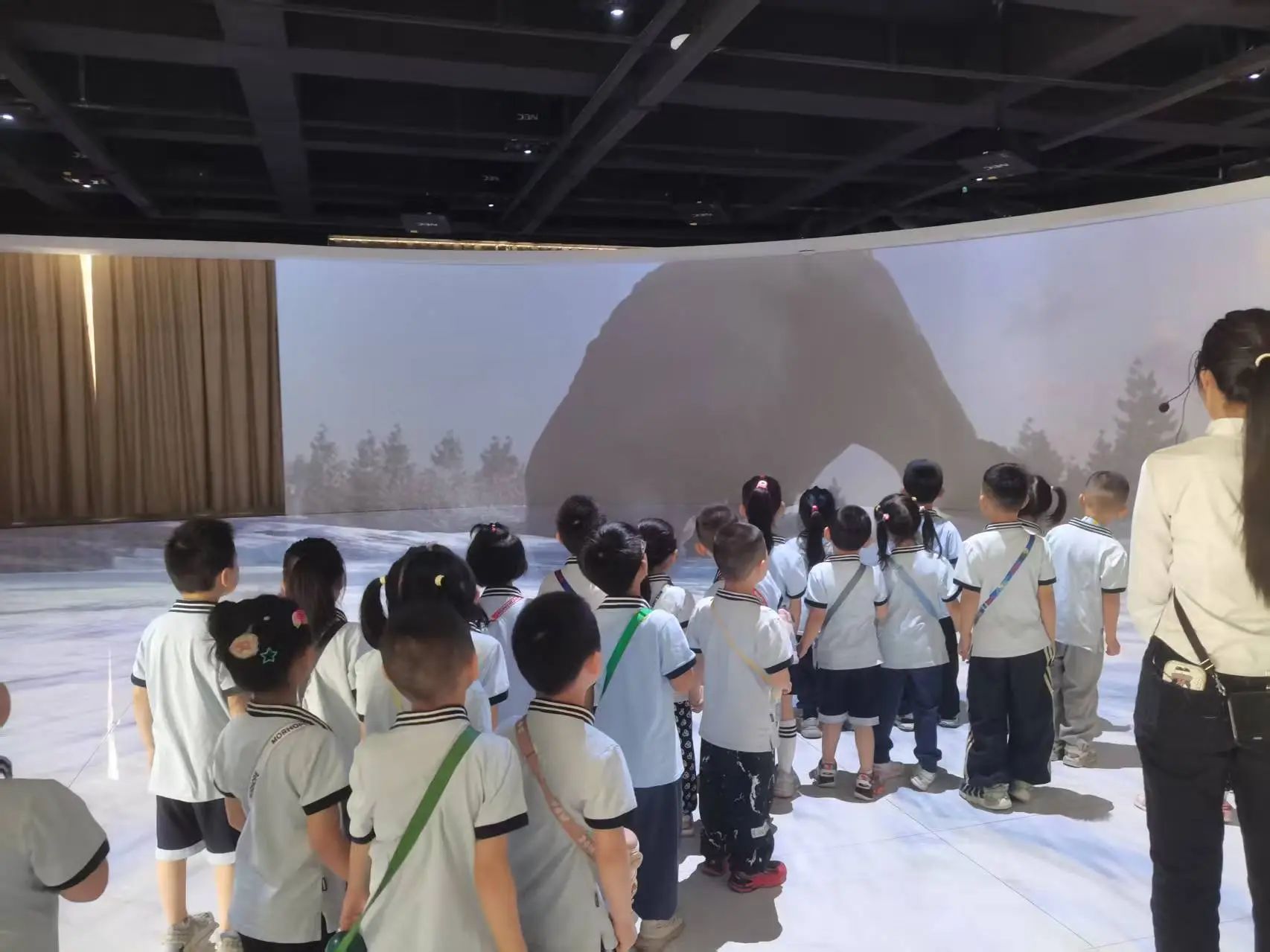 保定理工學院||教育學院||童心探學府，萌趣啟新程——史莊實驗幼兒園走進保定理工學院參觀研學