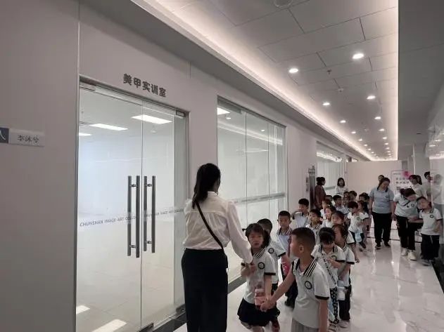 保定理工學院||教育學院||童心探學府，萌趣啟新程——史莊實驗幼兒園走進保定理工學院參觀研學