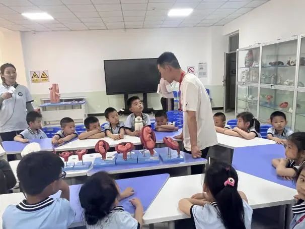 保定理工學院||教育學院||童心探學府，萌趣啟新程——史莊實驗幼兒園走進保定理工學院參觀研學