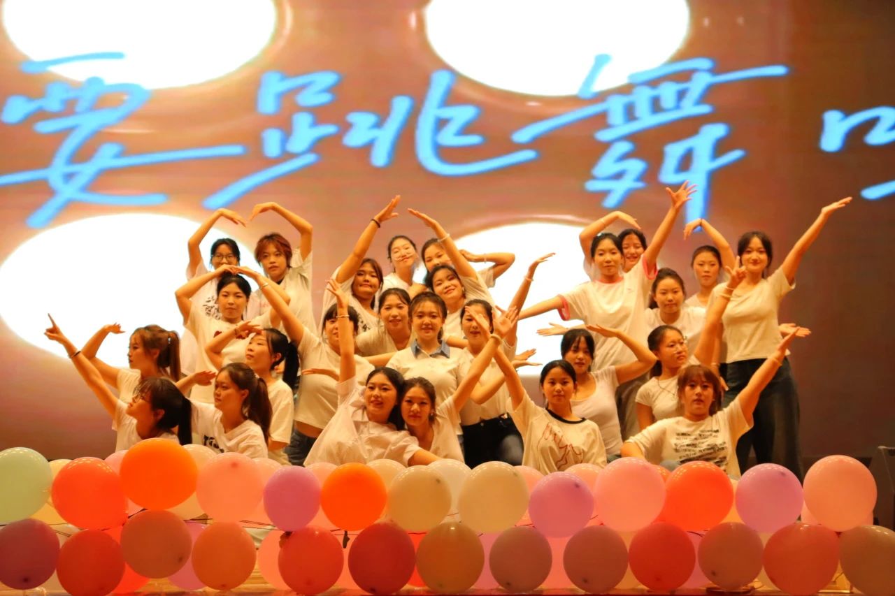 保定理工學院‖教育學院‖教育學院2025屆“墨韻育桃李 師心照遠方”畢業典禮暨畢業晚會