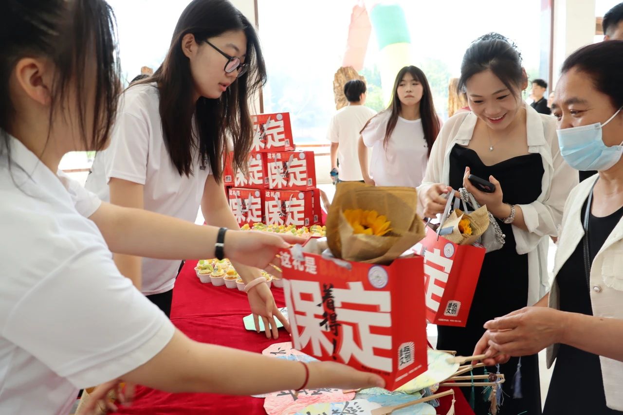 保定理工學(xué)院‖教育學(xué)院‖遇見(jiàn)未來(lái)，共育花開(kāi)—2025屆教育學(xué)院家長(zhǎng)接待日?qǐng)A滿完成