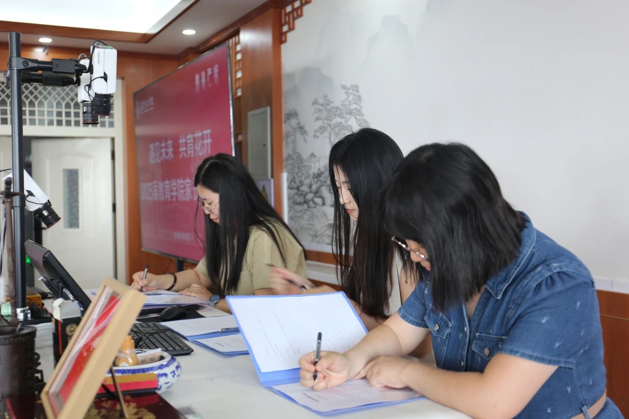 保定理工學(xué)院‖教育學(xué)院‖遇見(jiàn)未來(lái)，共育花開(kāi)—2025屆教育學(xué)院家長(zhǎng)接待日?qǐng)A滿完成