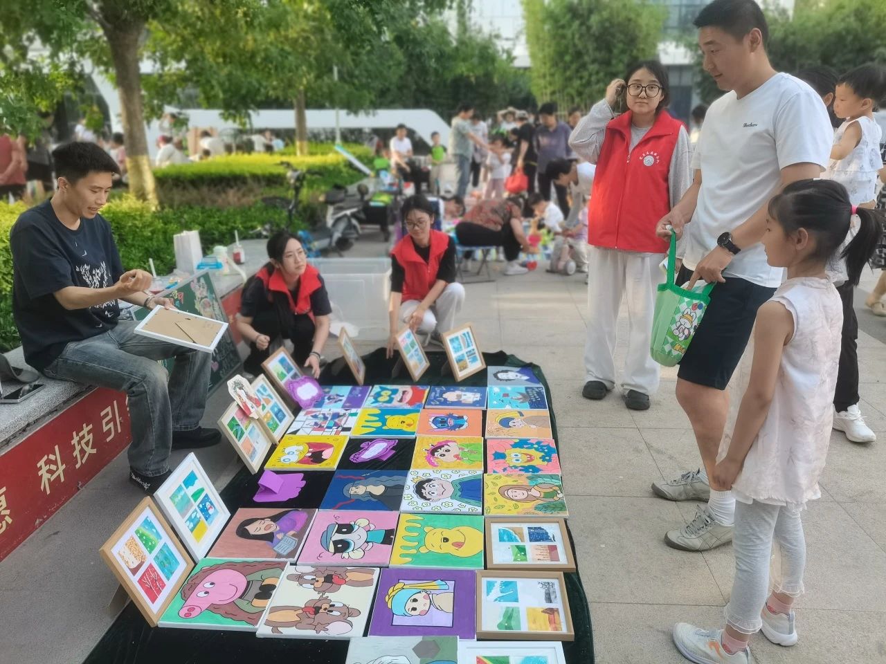 保定理工學(xué)院‖教育學(xué)院‖“六一“益”起來(lái)，義賣(mài)暖童心”——保定理工學(xué)院教育學(xué)院黨員志愿服務(wù)隊(duì)走進(jìn)愛(ài)和城幼兒園開(kāi)展六一愛(ài)心市集活動(dòng)保定理工學(xué)院‖教育學(xué)院‖“六一“益”起來(lái)，義賣(mài)暖童心”——保定理工學(xué)院教育學(xué)院黨員志愿服務(wù)隊(duì)走進(jìn)愛(ài)和城幼兒園開(kāi)展六一愛(ài)心市集活動(dòng)