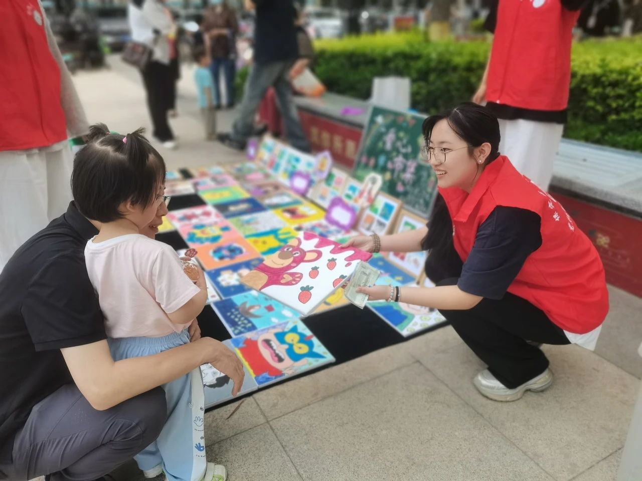 保定理工學(xué)院‖教育學(xué)院‖“六一“益”起來(lái)，義賣(mài)暖童心”——保定理工學(xué)院教育學(xué)院黨員志愿服務(wù)隊(duì)走進(jìn)愛(ài)和城幼兒園開(kāi)展六一愛(ài)心市集活動(dòng)保定理工學(xué)院‖教育學(xué)院‖“六一“益”起來(lái)，義賣(mài)暖童心”——保定理工學(xué)院教育學(xué)院黨員志愿服務(wù)隊(duì)走進(jìn)愛(ài)和城幼兒園開(kāi)展六一愛(ài)心市集活動(dòng)