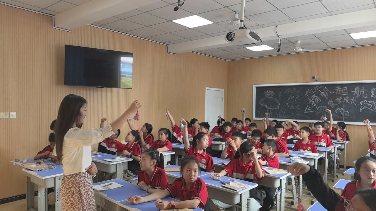 保定理工學院‖教育學院‖香囊傳古韻，童心迎端午——保定理工學院教育學院黨員志愿服務隊走進冉莊小學開展端午自制香囊活動