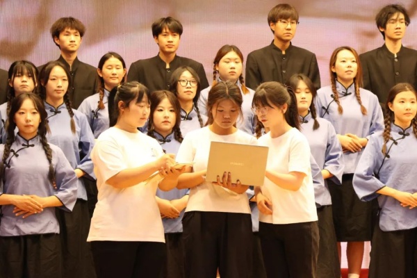 保定理工學院2025年“青春力量·經(jīng)典傳承”馬列經(jīng)典誦讀大賽圓滿落幕