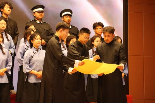 保定理工學院2025年“青春力量·經(jīng)典傳承”馬列經(jīng)典誦讀大賽圓滿落幕