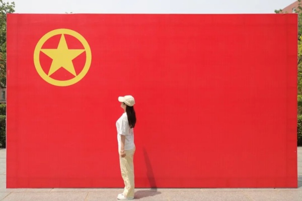 “我與團旗團徽合個影”：定格青春印記 鐫刻初心使命