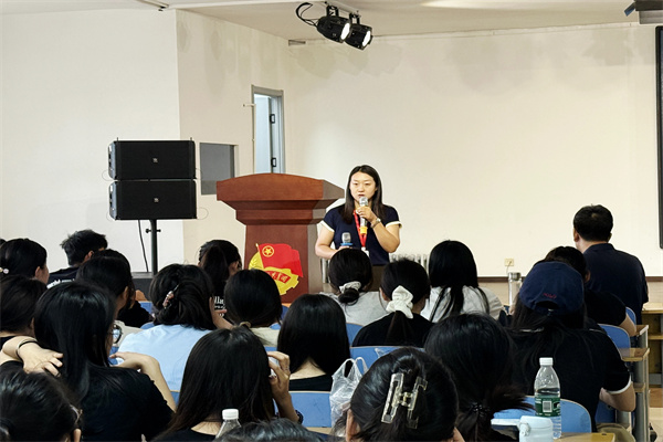 經濟學院2026屆國際經濟與貿易專業畢業論文動員大會正式召開