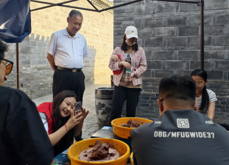 保定理工學院|淮軍公所 “泥的療愈”非遺陶藝體驗活動 市民樂享五一文化假期