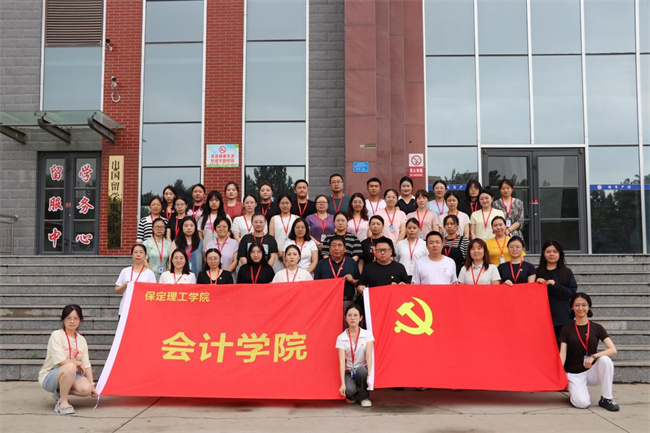 我校優(yōu)秀共產(chǎn)黨員、優(yōu)秀黨務(wù)工作者和先進基層黨組織受到上級表彰