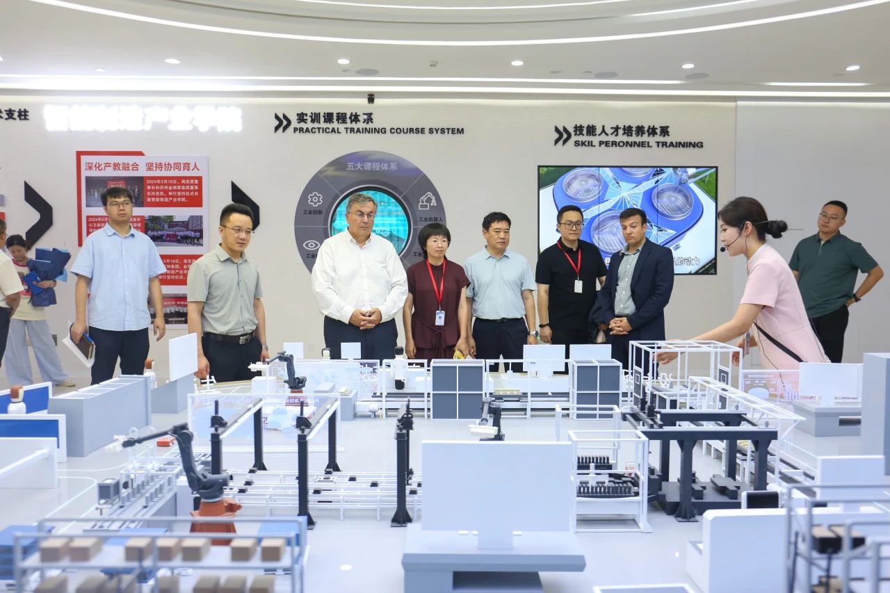 塞浦路斯那波勒斯大學校長一行再度訪問保定理工學院