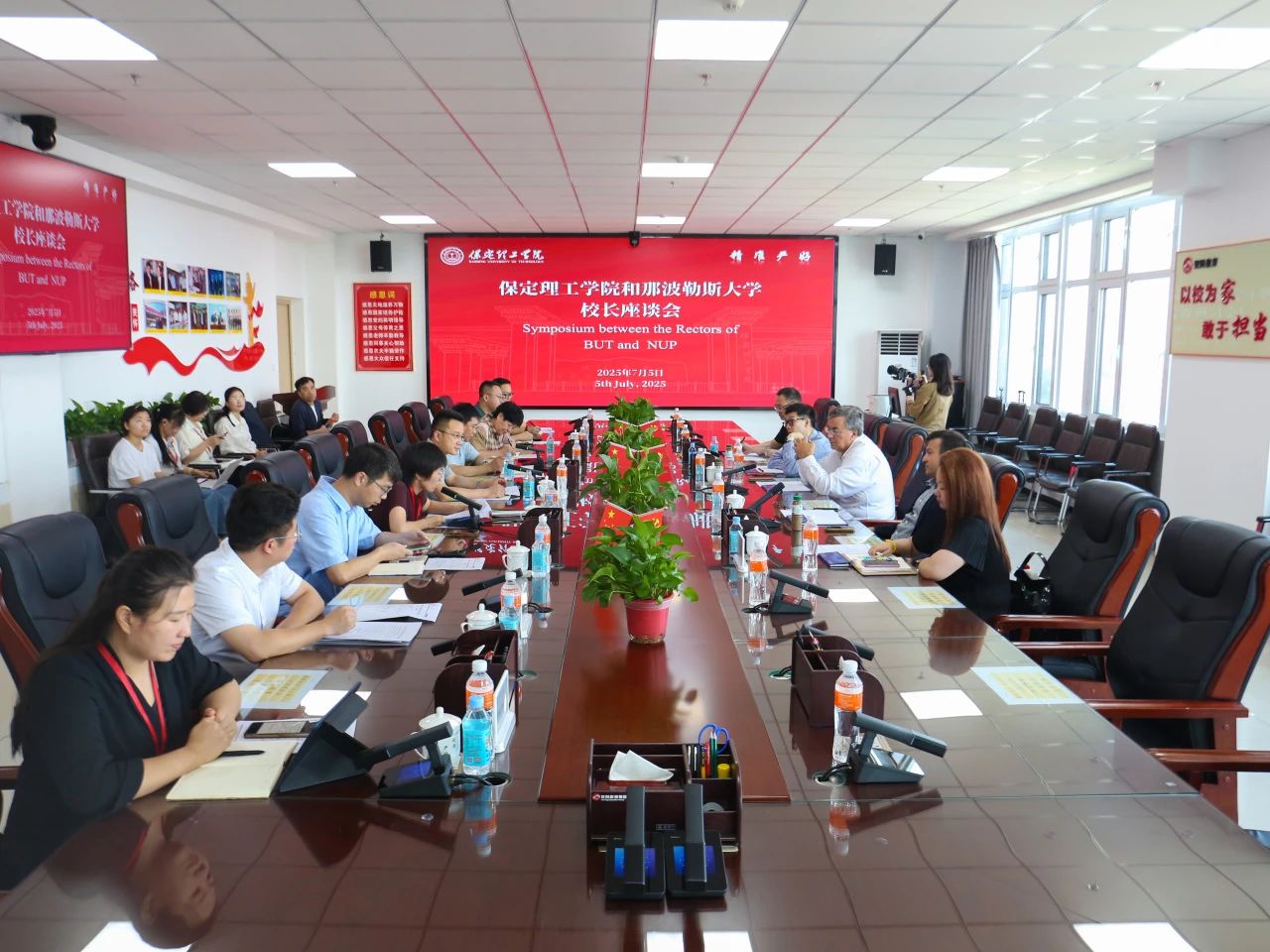 塞浦路斯那波勒斯大學校長一行再度訪問保定理工學院