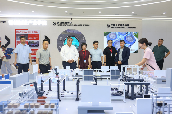 那波勒斯大學校長訪問保定理工學院