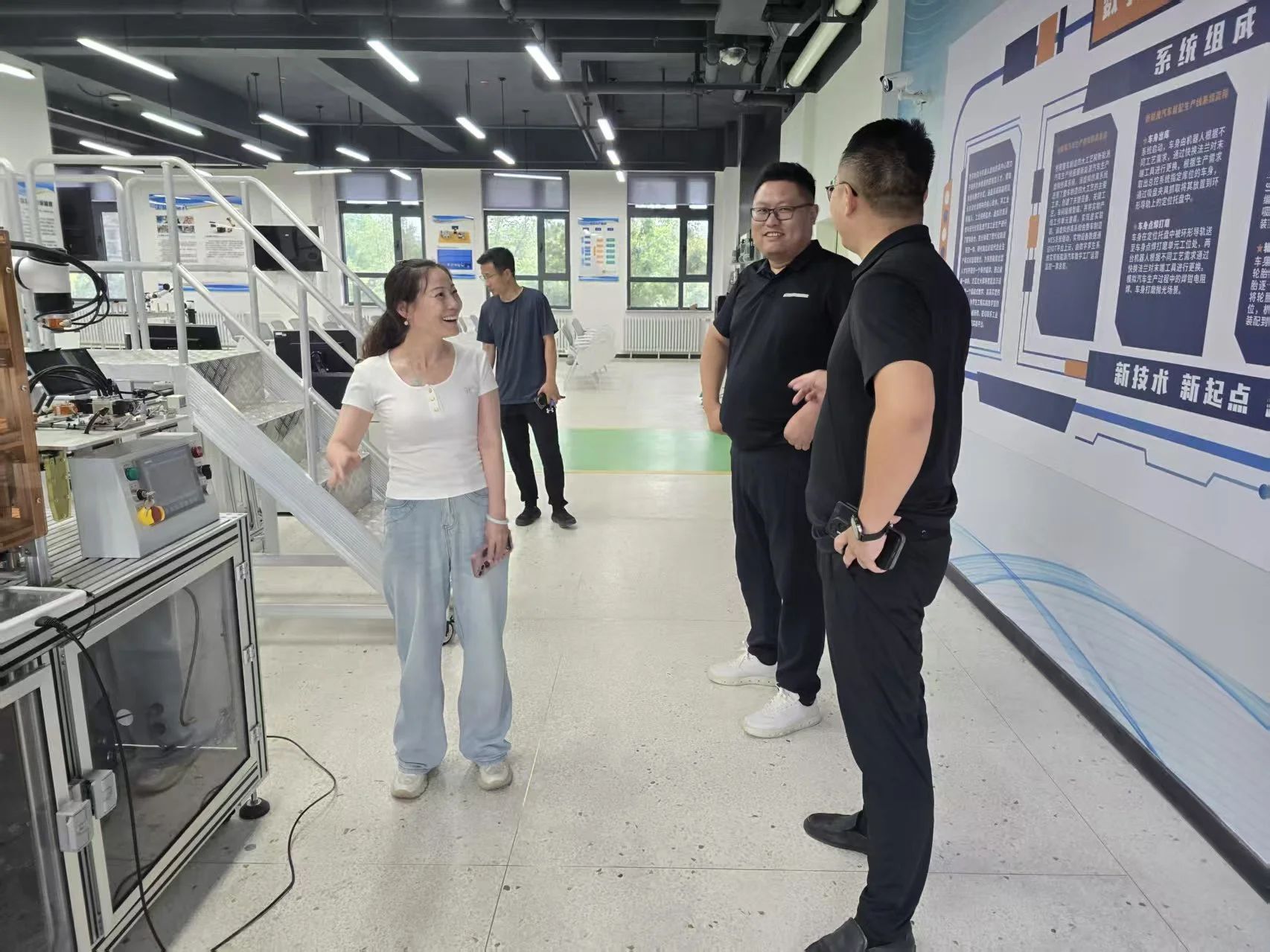 我院赴遼寧工業(yè)大學(xué)調(diào)研新能源汽車實(shí)訓(xùn)室 深化產(chǎn)教融合探索