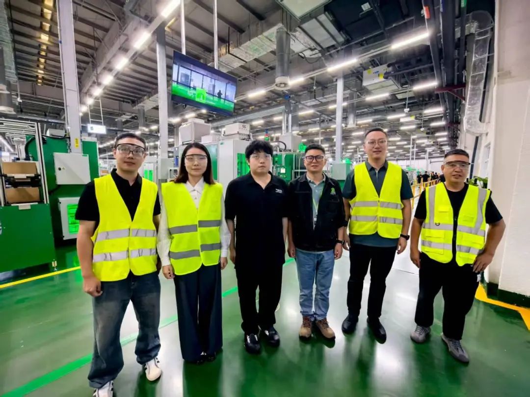 產教融合共聚力 慰問學子暖人心——我院與施耐德攜手筑牢育人路