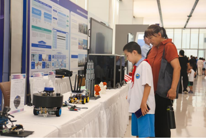 保定理工學院受邀亮相蓮池區科技節：硬核科技展品引領青少年探索未來