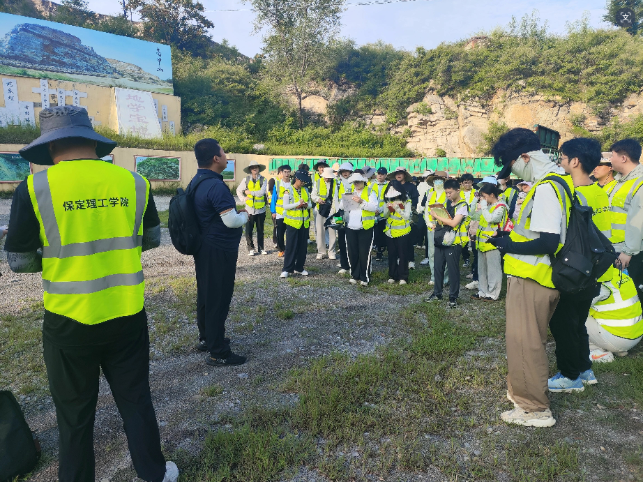 地質填圖實習：觸摸奧陶紀地層 錘煉地質勘探硬本領