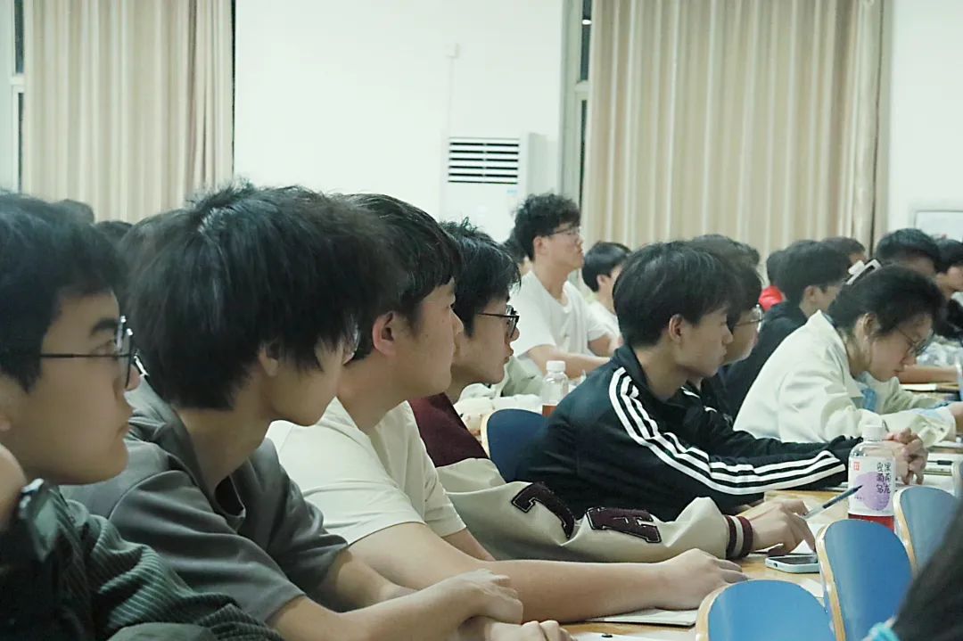 與團同行，共赴青春新征程