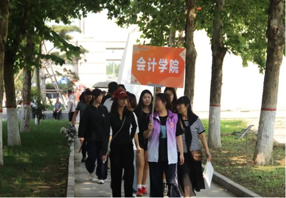 保定理工學院會計學院2025級 迎新報道紀實