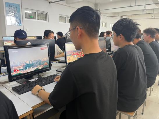 【熱血觀閱兵，奮進(jìn)鑒初心】信息科學(xué)與工程學(xué)院全體師生共賞閱兵儀式，厚植愛國情懷